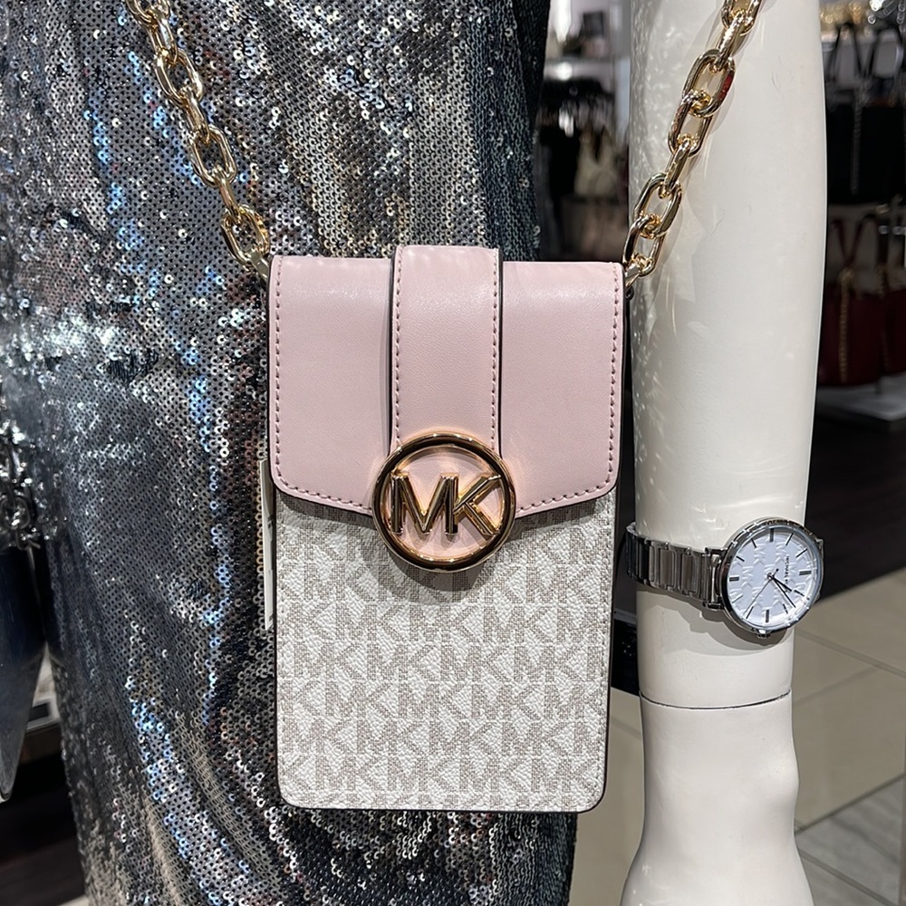 Michael Kors Carmen Small Logo Smartphone Crossbody Bag
Powder Blush Multi
NWT - Picture 16 of 16